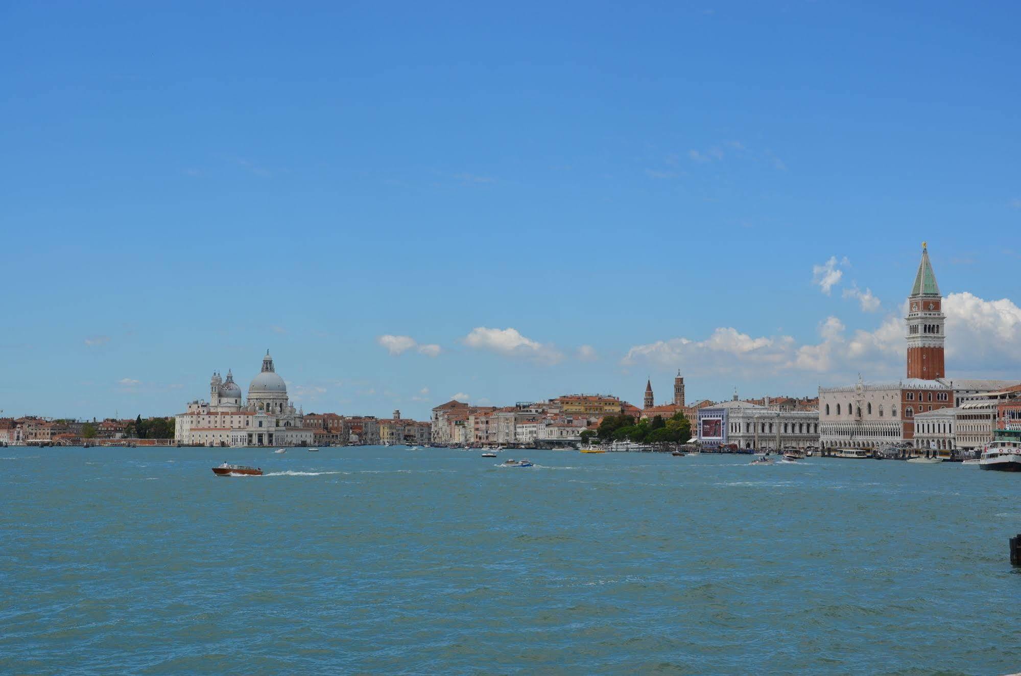 Casa Favaretto Guest House Venezia Esterno foto