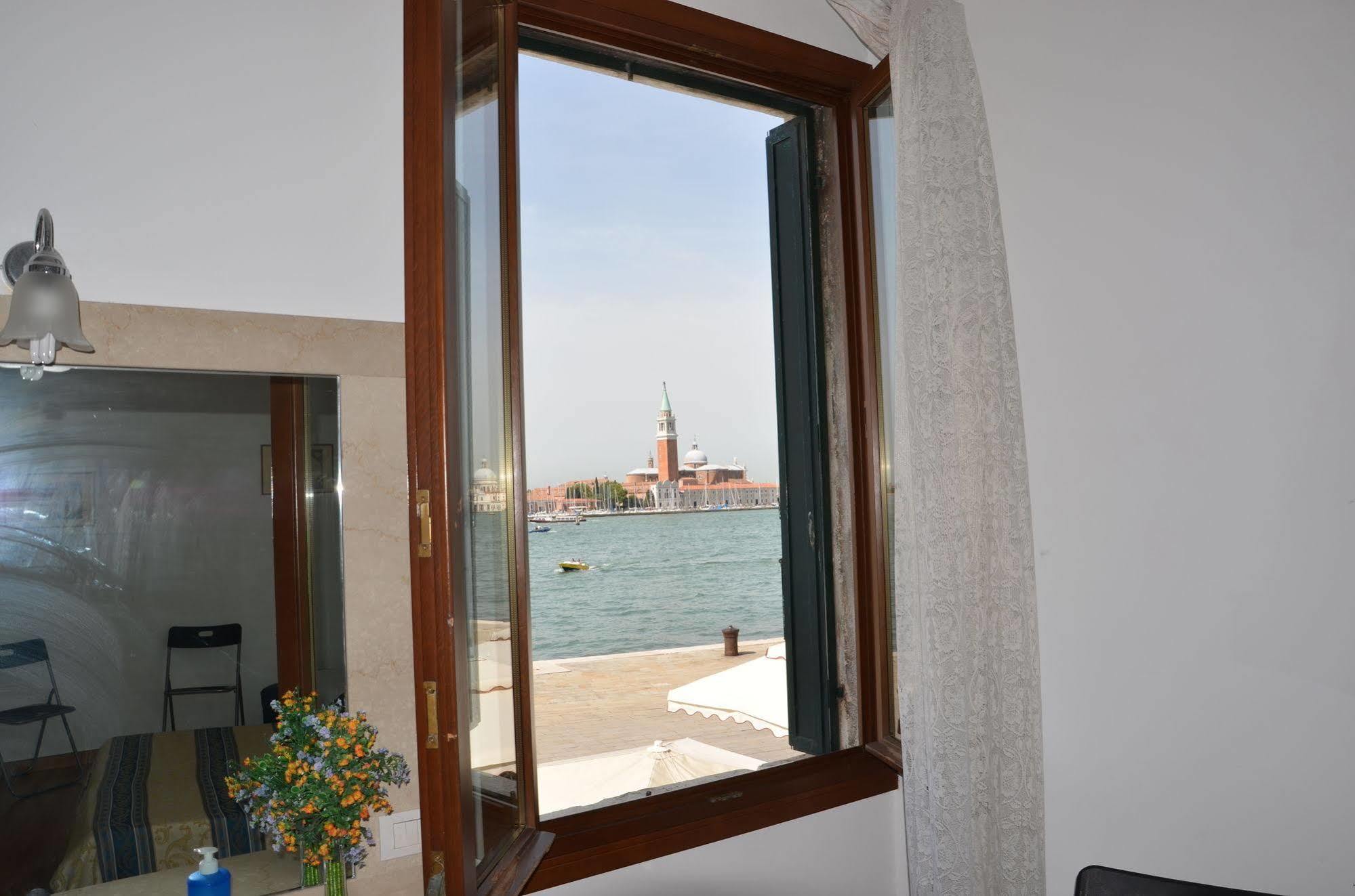 Casa Favaretto Guest House Venezia Esterno foto